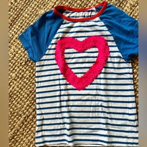 Girls Mini Boden Heart t-shirt Size 7-8, pre-owned, has some spots